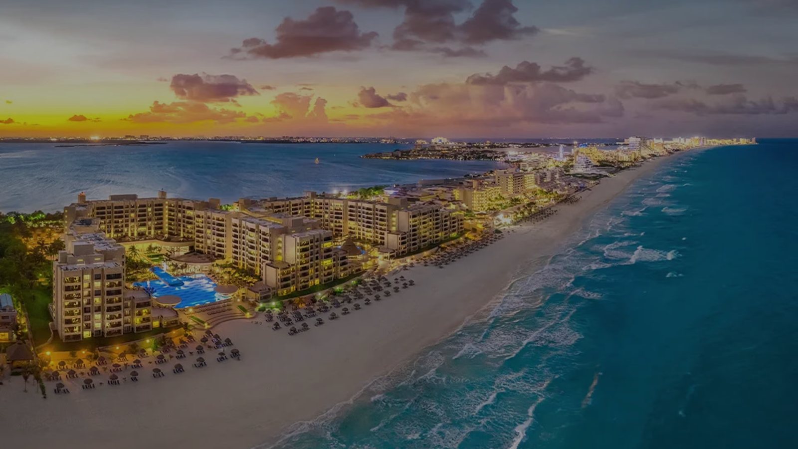 Beachfront resort and turquoise water, Cancún
